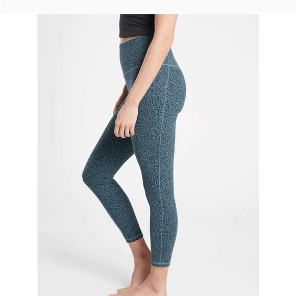 EUC Athleta Salutation Stash II Textured Tight 7/8 Leggings size XS - Picture 2 of 3